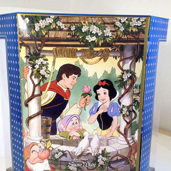 Vintage Disney's Classic Doll Collection Snow White #88002 Factory Sealed 1997 - Picture 8 of 12
